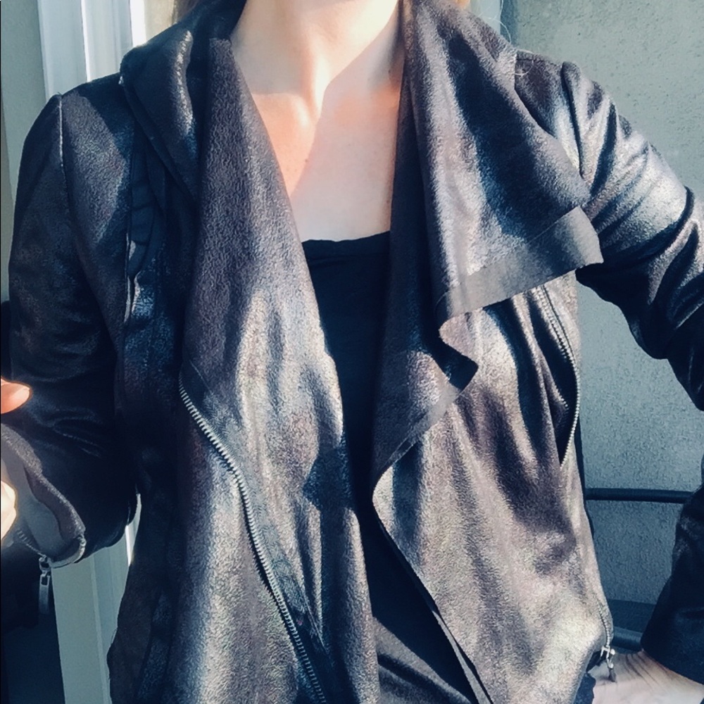 Relaxed black jacket